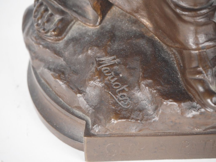 MARIOTON.  "Gloria Patriae" Groupe en bronze à patine brune Signé H. 4
