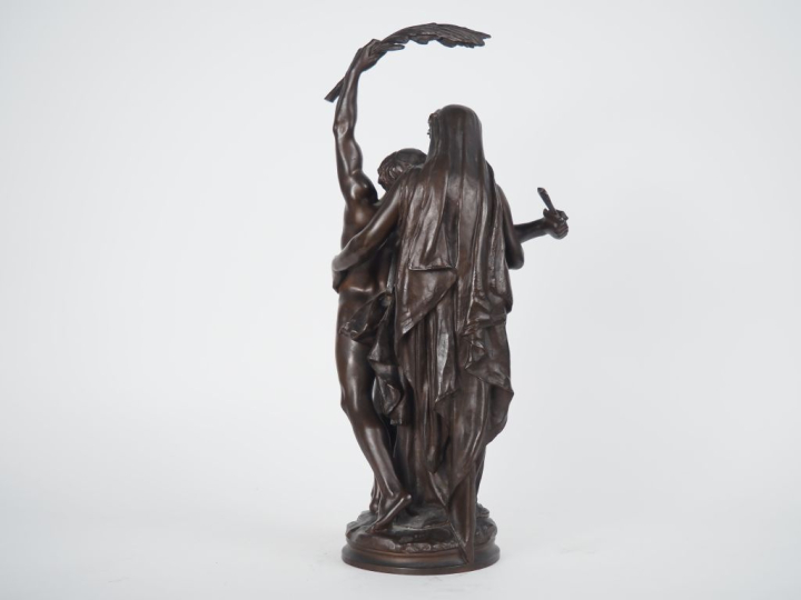 MARIOTON.  "Gloria Patriae" Groupe en bronze à patine brune Signé H. 4