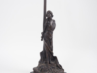 Vente aux enchères VILLANIS. (d'après) "la jeune enchainée" Sculpture en bronze à patine 