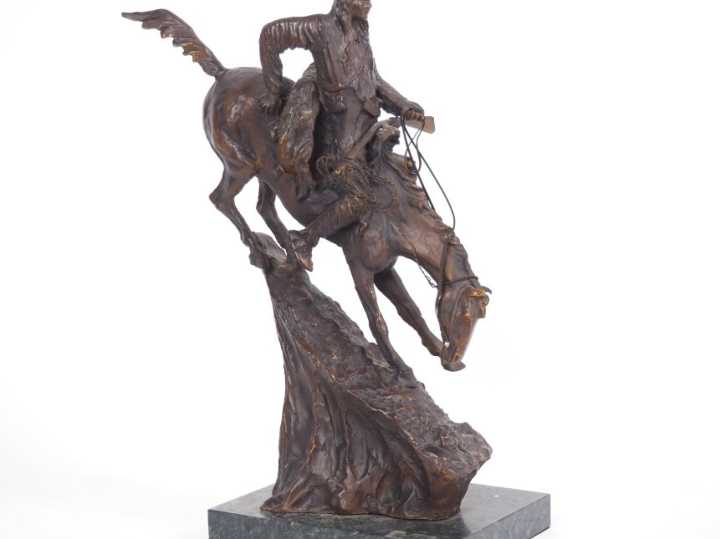 REMINGTON. (d'après) "chef indien à cheval" Bronze à patine brune sur 
