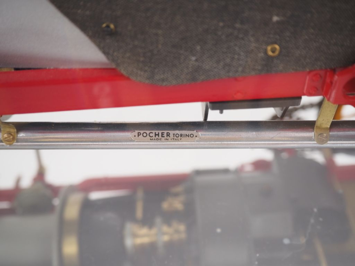 Reproduction du véhicule FIAT 130 HP F2, dans sa boite en plexi glass.