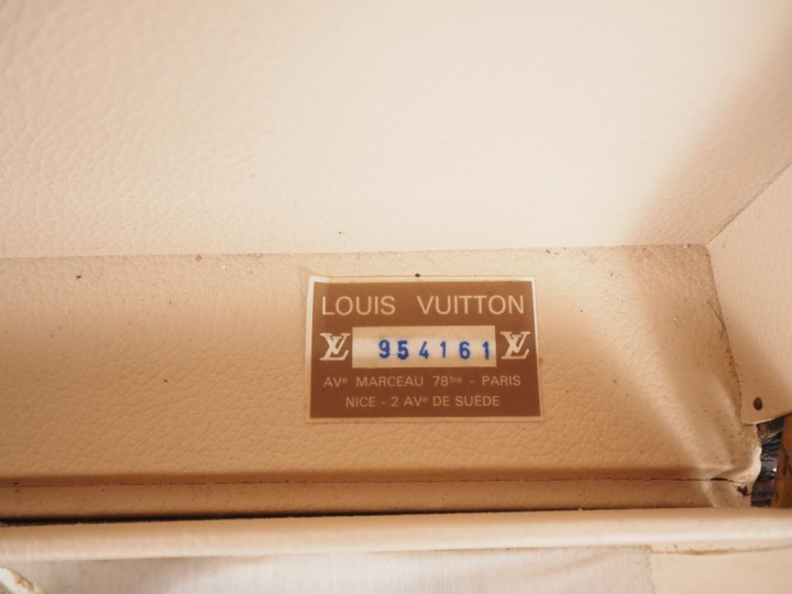 Louis VUITTON. Valise rigide Loziné Alzer, avec son plateau intérieur 