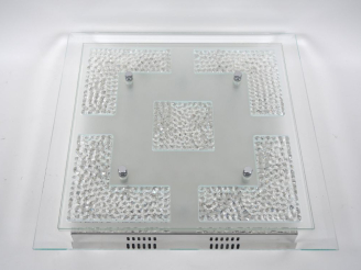 Vente aux enchères Grand plafonnier carré en métal et verre.  Dim. 52 x 52 cm