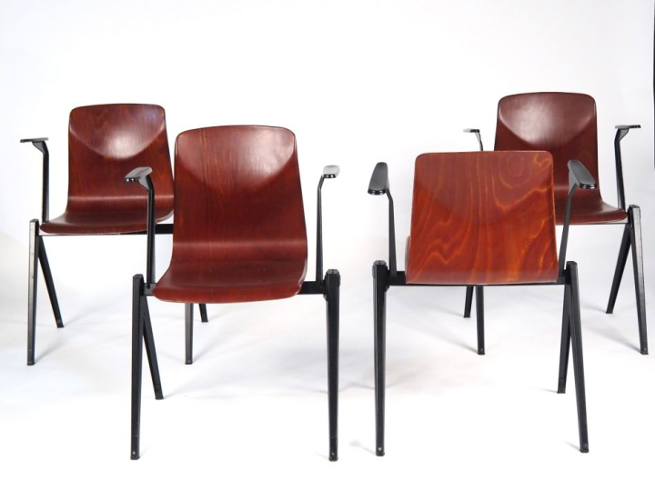 PAGHOLZ - PAGWOOD. Suite de 4 chaises en bois teinté et métal laqué no