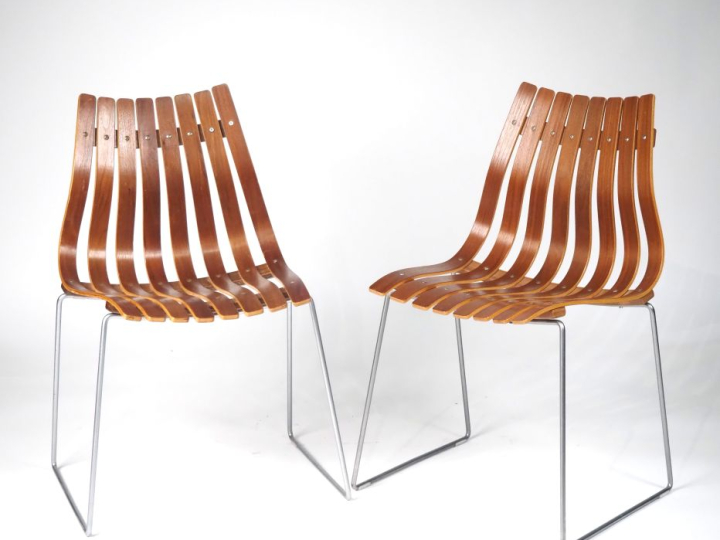 Hans BRATTRUD. Paire de chaises scandinaves en bois et métal, 1957, ét