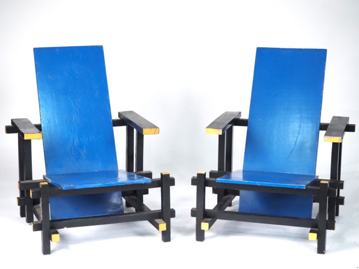 Gerrit RIETVELD. (d'après) Paire de fauteuils Design en bois laqué jau