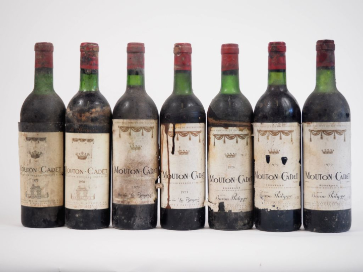 7 BOUTEILLES MOUTON CADET BORDEAUX : 2 DE 1970 1 BG/1 LB/BS - 2 DE 197