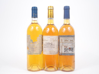 Vente aux enchères 3 BOUTEILLES : 1 CHÂTEAU DU MONT SAUTERNES - NM - ETA / 1 CHÂTEAU LAFO