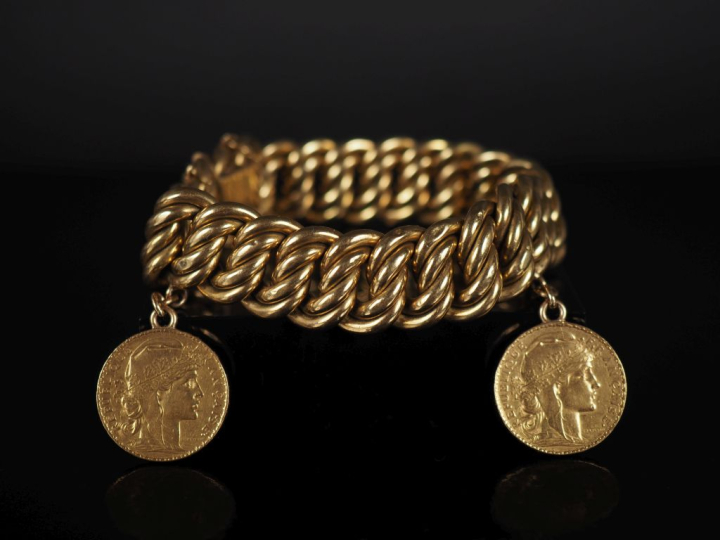 Bracelet souple en or jaune 750, maille américaine, agrémenté de deux 
