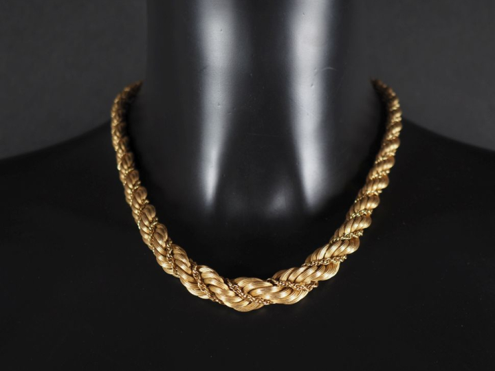 Ravissant collier en or jaune 750, maille tressée et torsadée en chute