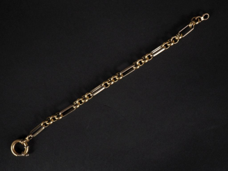 Vente aux enchères Bracelet articulé deux tons d'or 750, composé de quatre maillons jaser