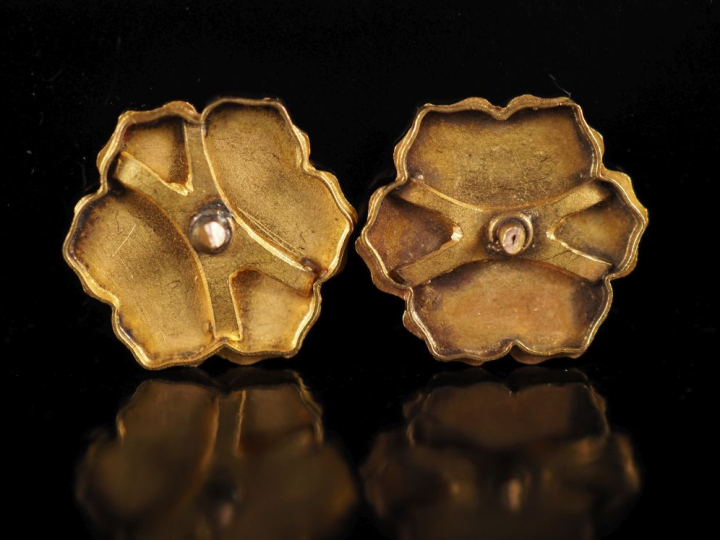 Paire d'éléments de boutons de col ou de manchettes en or jaune 750, à