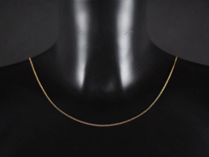 Chaine en or jaune 750, maille gourmette.  Poids. 3,13 g  (accidentée)