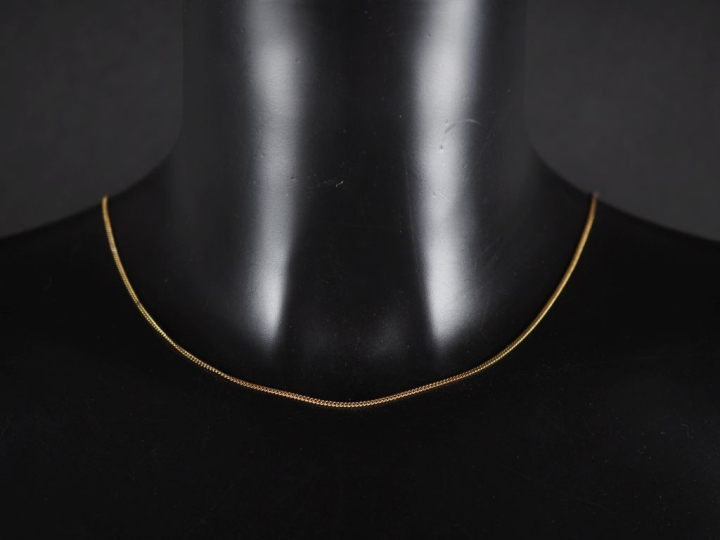 Chaine en or jaune 750, maille gourmette.  Poids. 2,89 g  (accidentée)