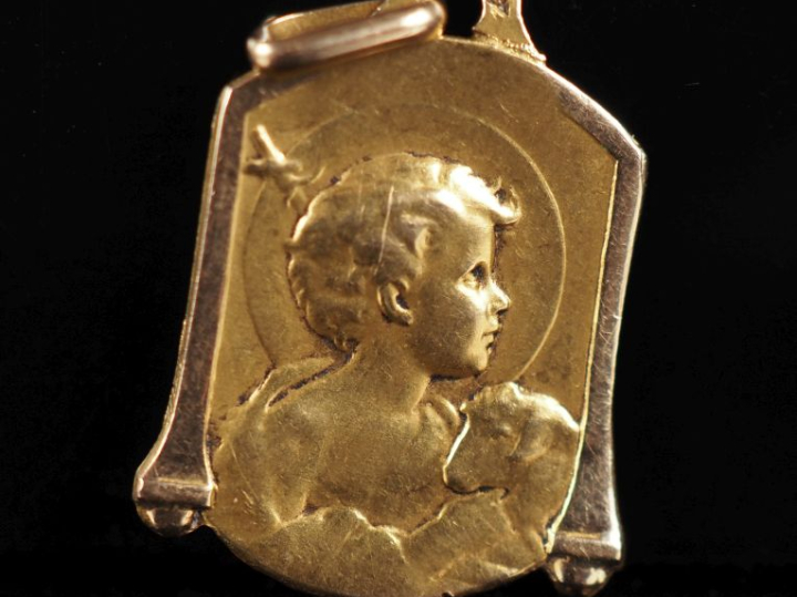 Médaille religieuse en or jaune 750, figurant Saint Jean-Baptiste à l'
