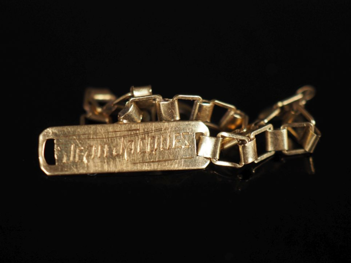 Bracelet de naissance en or jaune 750, maille carrée ajourée.  Gravée 