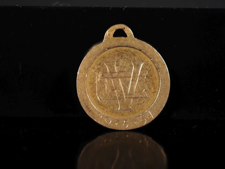 Petite médaille religieuse en or jaune 750, figurant la Sainte Vierge 