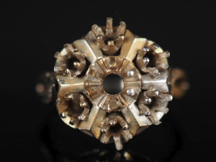 Monture de bague marguerite en platine et or blanc 750. TDD. 49 1/2  P