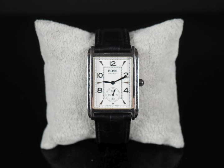 HUGO BOSS Montre bracelet d'homme, boitier en métal.  Cadran rectangul
