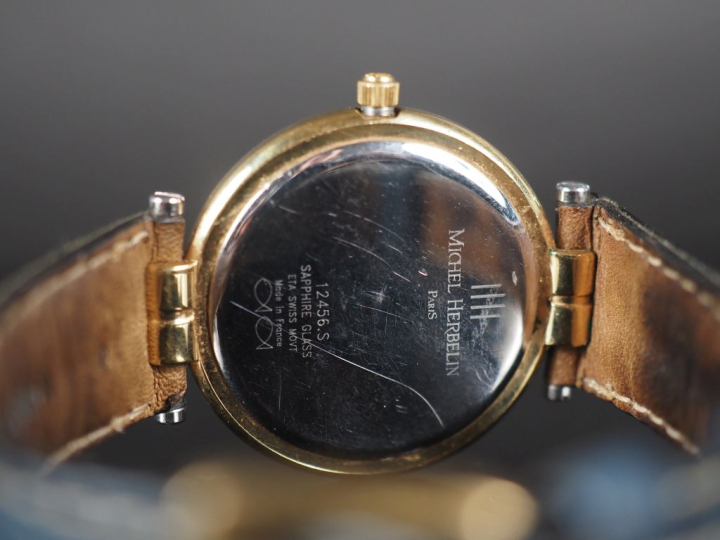 MICHEL HERBELIN, Newport Montre bracelet en métal.  Cadran rond à fond