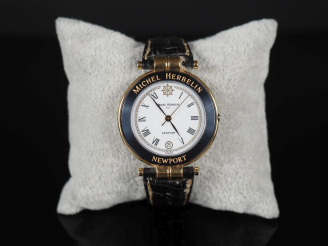 Vente aux enchères MICHEL HERBELIN, Newport Montre bracelet en métal.  Cadran rond à fond