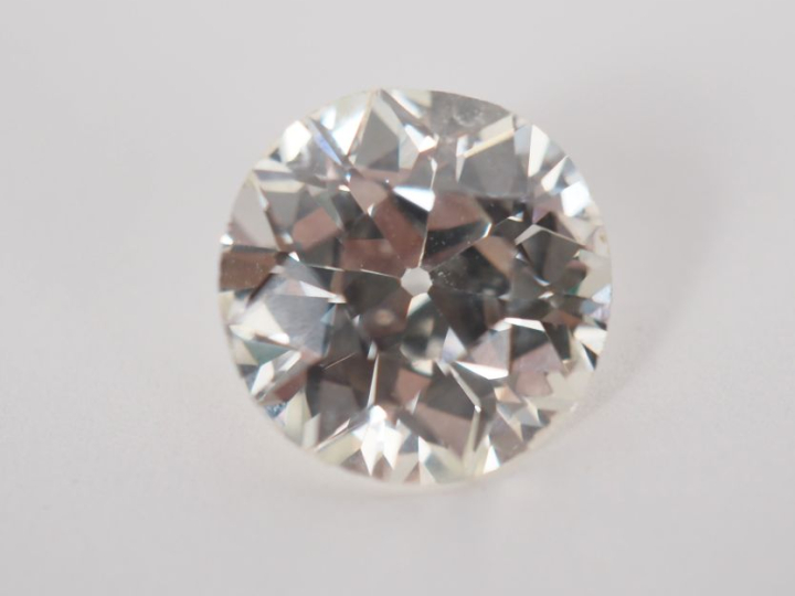 Bague de forme solitaire en or blanc 750, sertie en son centre d'un di