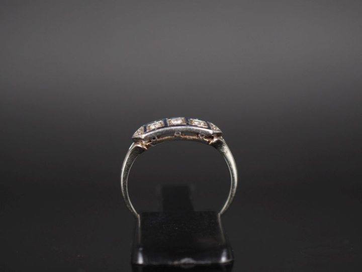 Petite bague jonc de style Art déco en or blanc 750, sertie en son cen