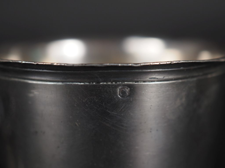 Ensemble comprenant :  - une timbale en argent 925, poinçon Minerve, à