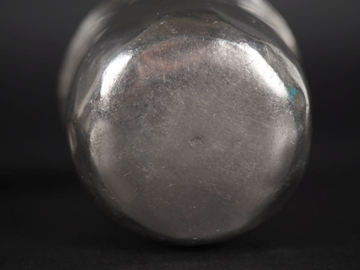 Ensemble comprenant :  - une timbale en argent 925, poinçon Minerve, à