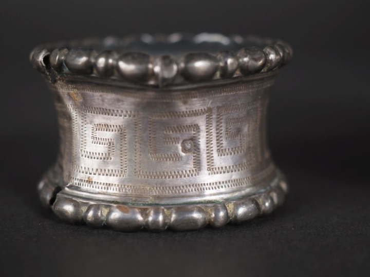 Ensemble comprenant :  - une timbale en argent 925, poinçon Minerve, à