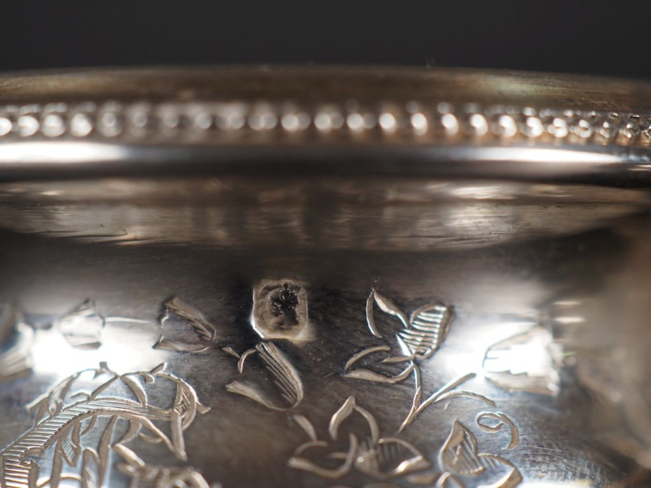 Saleron double en argent 925, poinçon Minerve, à décor de fleurs et de
