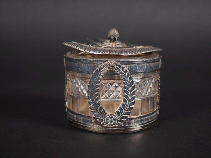 Bonbonnière de style Louis XVI en argent 925, poinçon Minerve et verre