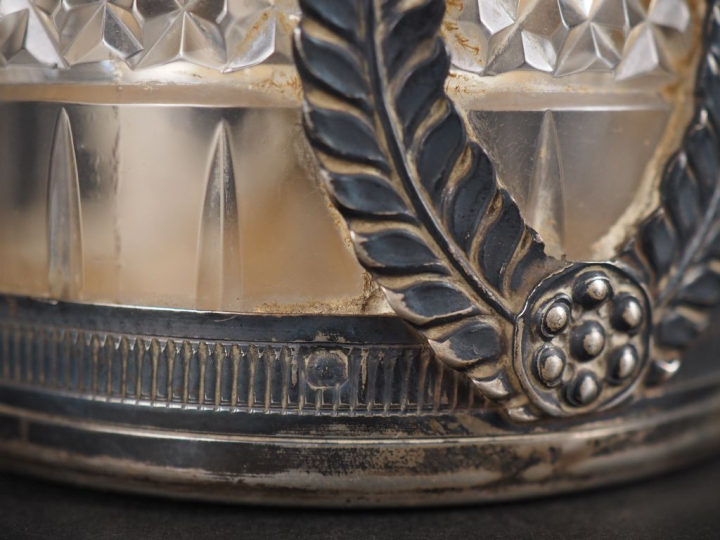 Bonbonnière de style Louis XVI en argent 925, poinçon Minerve et verre
