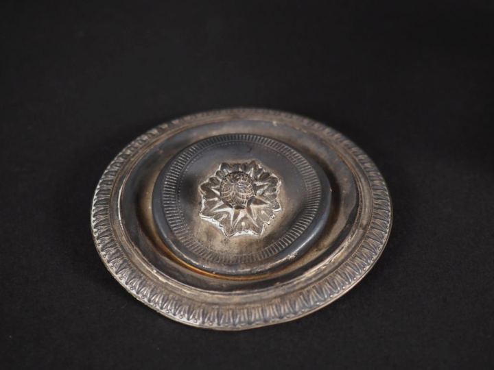 Bonbonnière de style Louis XVI en argent 925, poinçon Minerve et verre