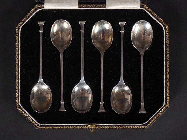 Suite de six cuillères à café  de style Art déco en argent anglais, po