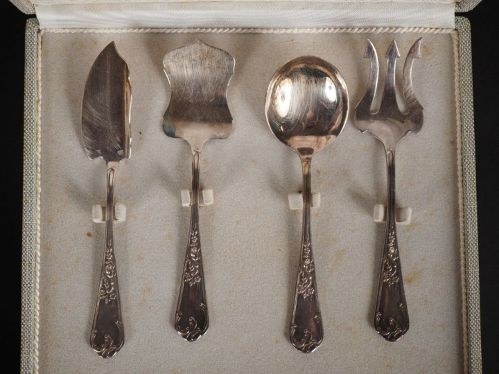 FELIX FRERES Service à gâteau de style Louis XV en métal argenté, à dé