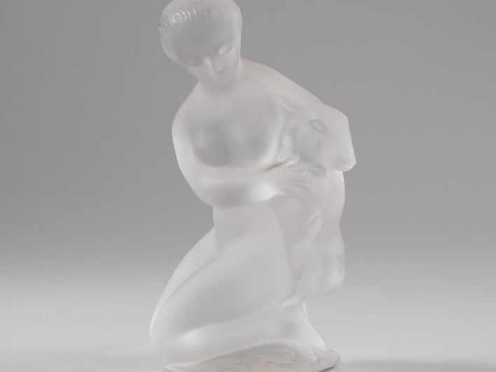 LALIQUE.  "Diane au faon".  Statuette en cristal  Signée Lalique Franc