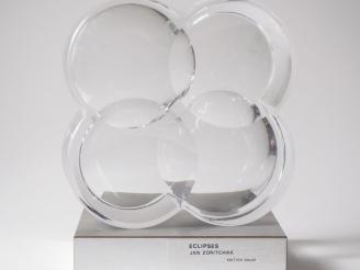 Vente aux enchères Yan ZORITCHAK et DAUM. "Eclipses" Sculpture en cristal Signée Diam. 19