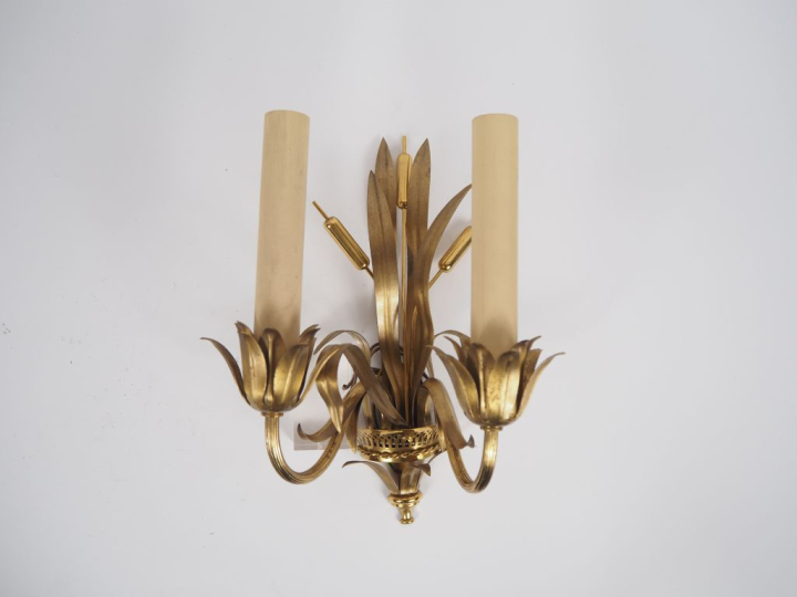 Plafonnier en laiton.  Diam. 26 cm  On y joint une applique double en 