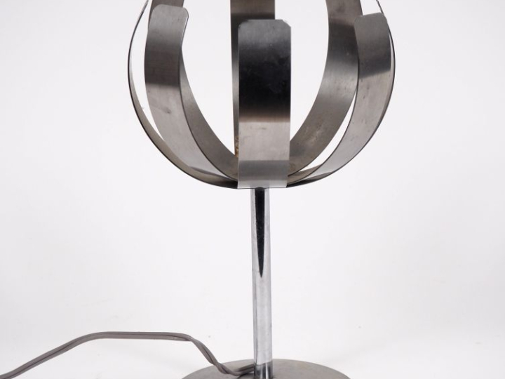 Lampe "fleur" en métal brossé. H. 26 cm