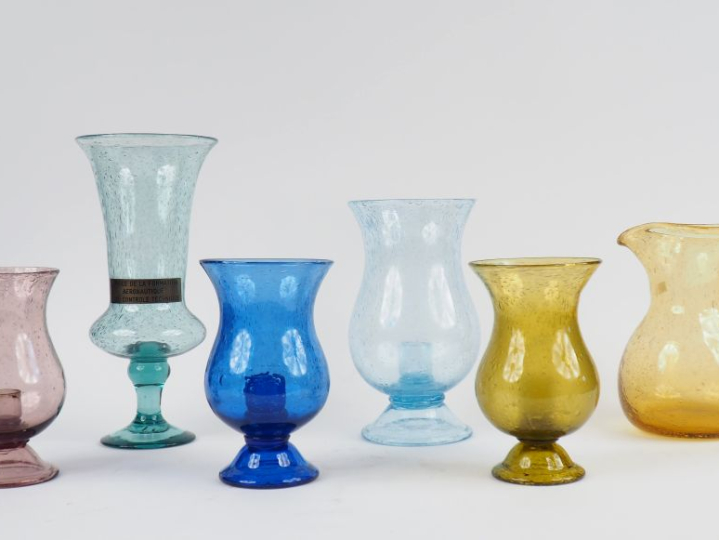 BIOT.  4 différents photophores un vase Médicis  une carafe en verre b