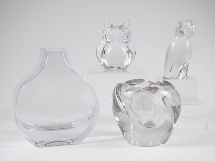 DAUM.  Cendrier en cristal H. 10 cm Signé DAUM.  "chouette" en cristal