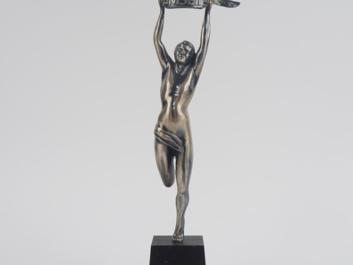 Ecole française XXème.  Sculpture en métal chromé "Anisette Ricard" H.