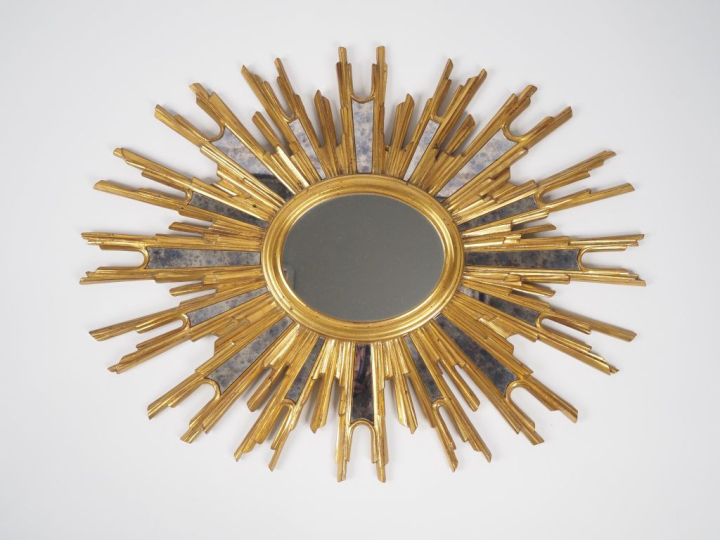 Miroir soleil à parecloses.  Dim. 68 x 86 cm