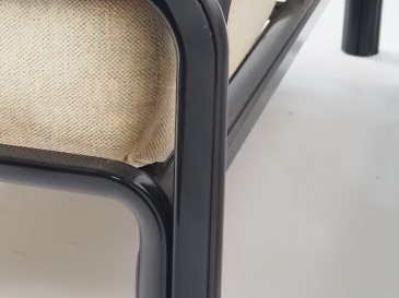 Gae AULENTI pour KNOLL.  Paire de canapés en laque noire, garniture de