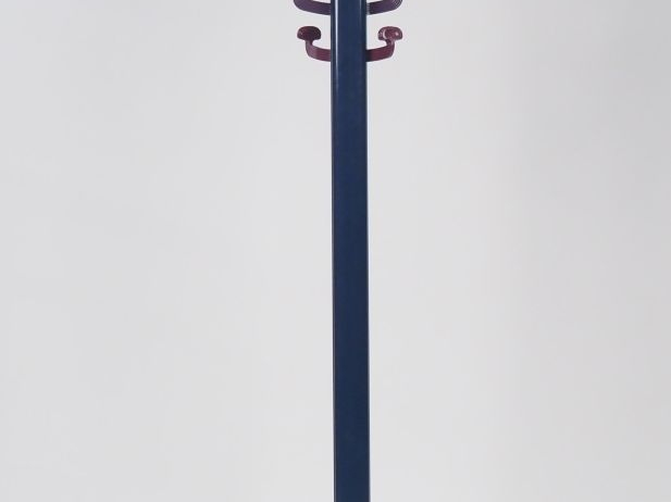Giancarlo PIRETTI.  Portemanteau "Cactus Dilemma "en métal laqué bleu 