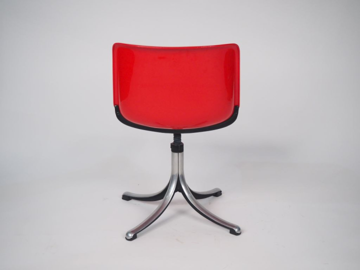	Osvaldo BORSANI pour Tecno. Chaise de bureau Modus, siège en plastiqu