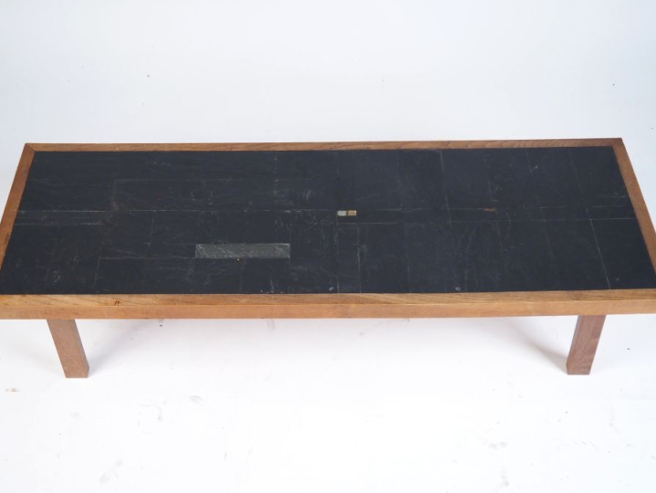 Pierre LEBE.  Table basse plateau en ardoise et carreaux de grès. Dim.
