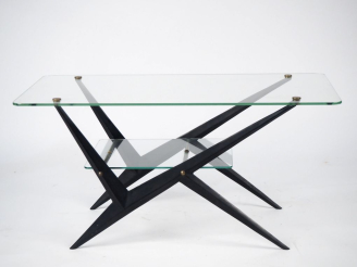 Vente aux enchères Angélo OSTUNI.  Table basse en verre, piétement en métal noir. (petits
