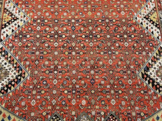 Vente aux enchères Tapis d'Orient. Dim. 5,20 x 2,12 m